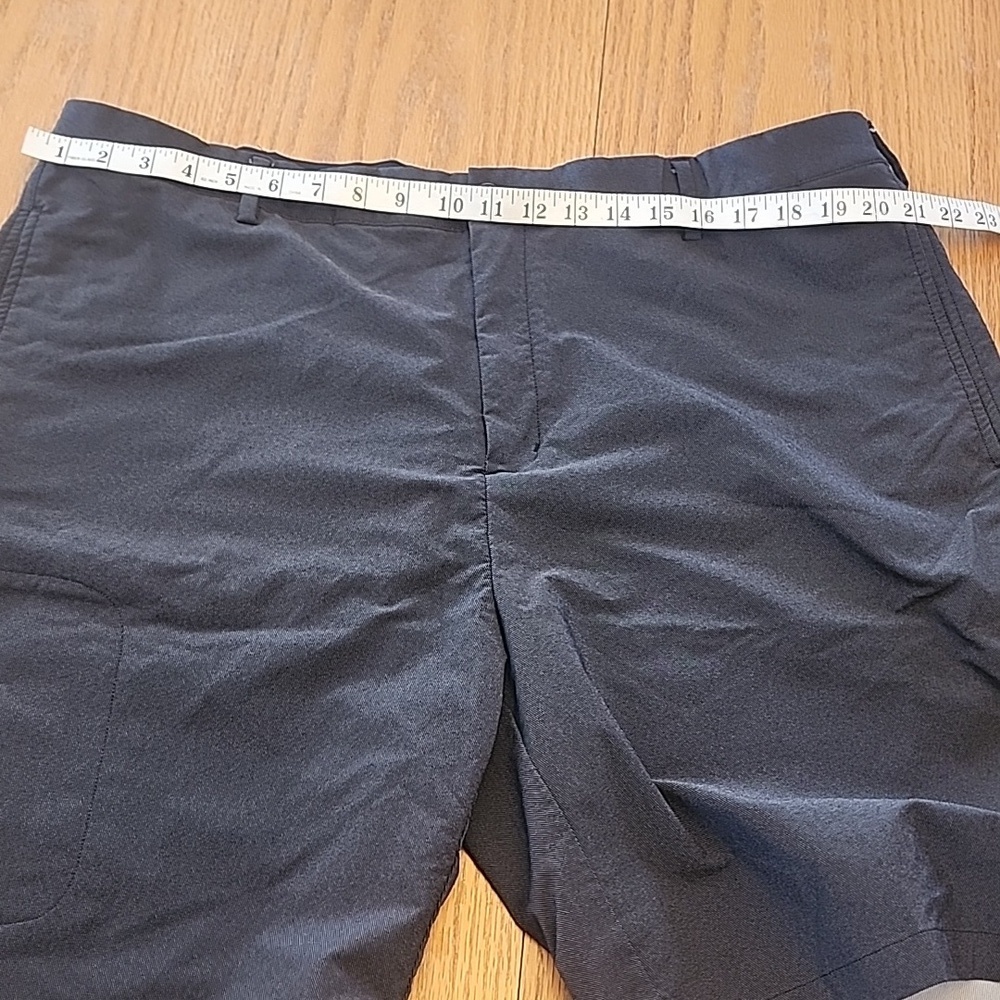 Greg Norman Men's Charcoal Black Shorts - Picture 11 of 13